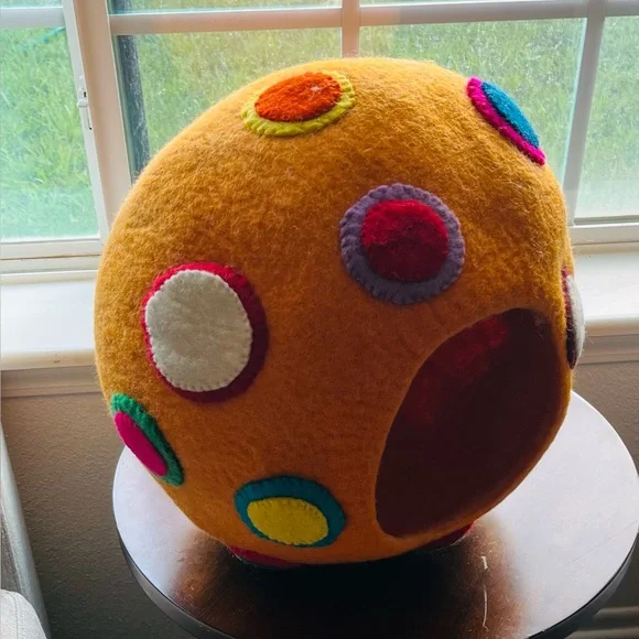 Colorful Felt Cat Bed - Picture 2 of 4